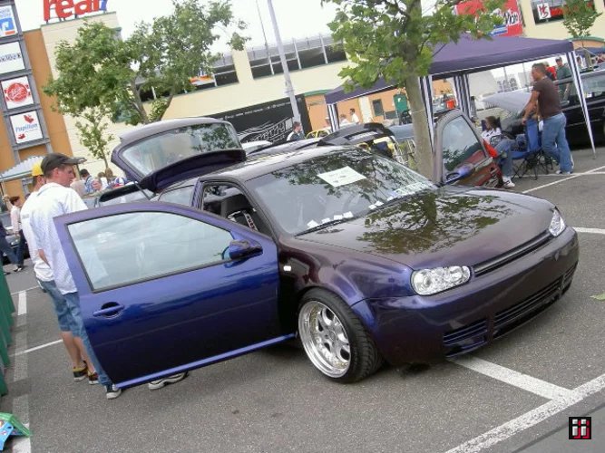  Bild "01570", VW-Treffen in Saarbrücken, Blau, Lila, Effektlack 
