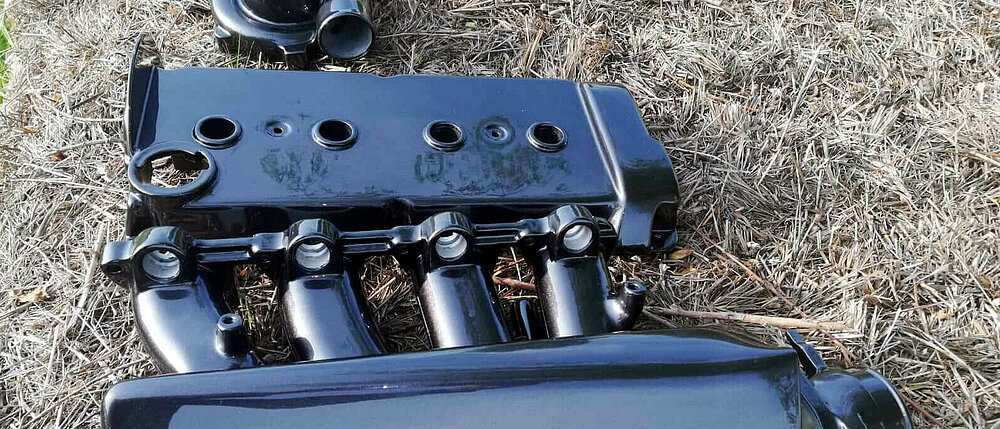 Lackieren von Ansaugbrücke und Ventildeckel eines 16V Turbo Lackieren von Ansaugbrücke und Ventildeckel eines 16V Turbo