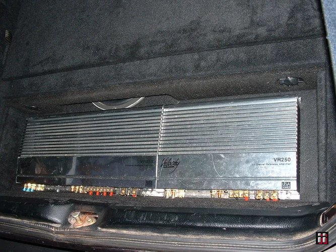  "Edition One - Interieur - Kofferraumausbau Velocity Endstufen" in der Kategorie "Golf II / Jetta II". 