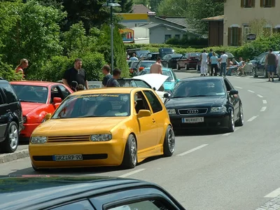 Gelb