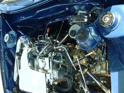 VR6, Blau, Verchromt