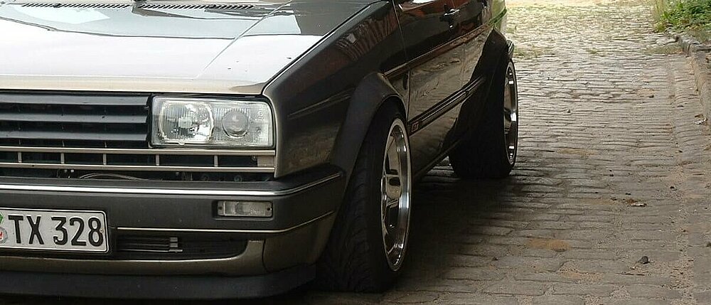 Jetta II 16V - Retro mit dünnen Stossstangen und Rallye Front Jetta II 16V - Retro mit dünnen Stossstangen und Rallye Front