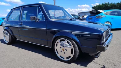 Porsche, Blau, Poliert / verdichtet