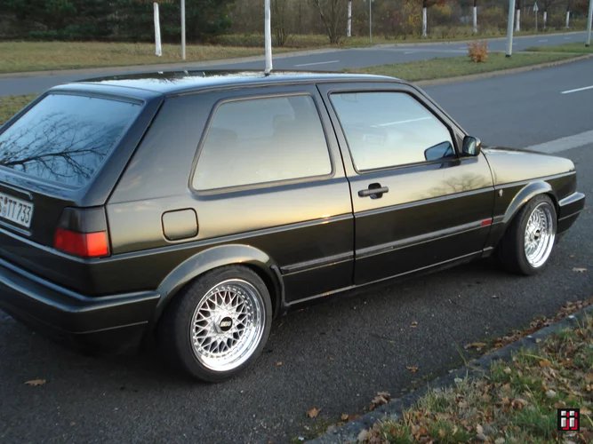  "Golf 2 - Neulackierung von der Seite" mit dem Tag "15 Zoll". 