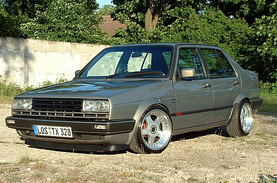 Jetta II 16V Turbo mit 9x16 Keskin KT1 Alufelgen