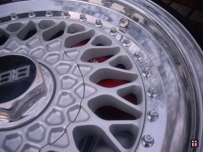 "Jetta II 16V Turbo mit Bremse von Bembo und BBS RS Felge" in der Kategorie "Felgen". 